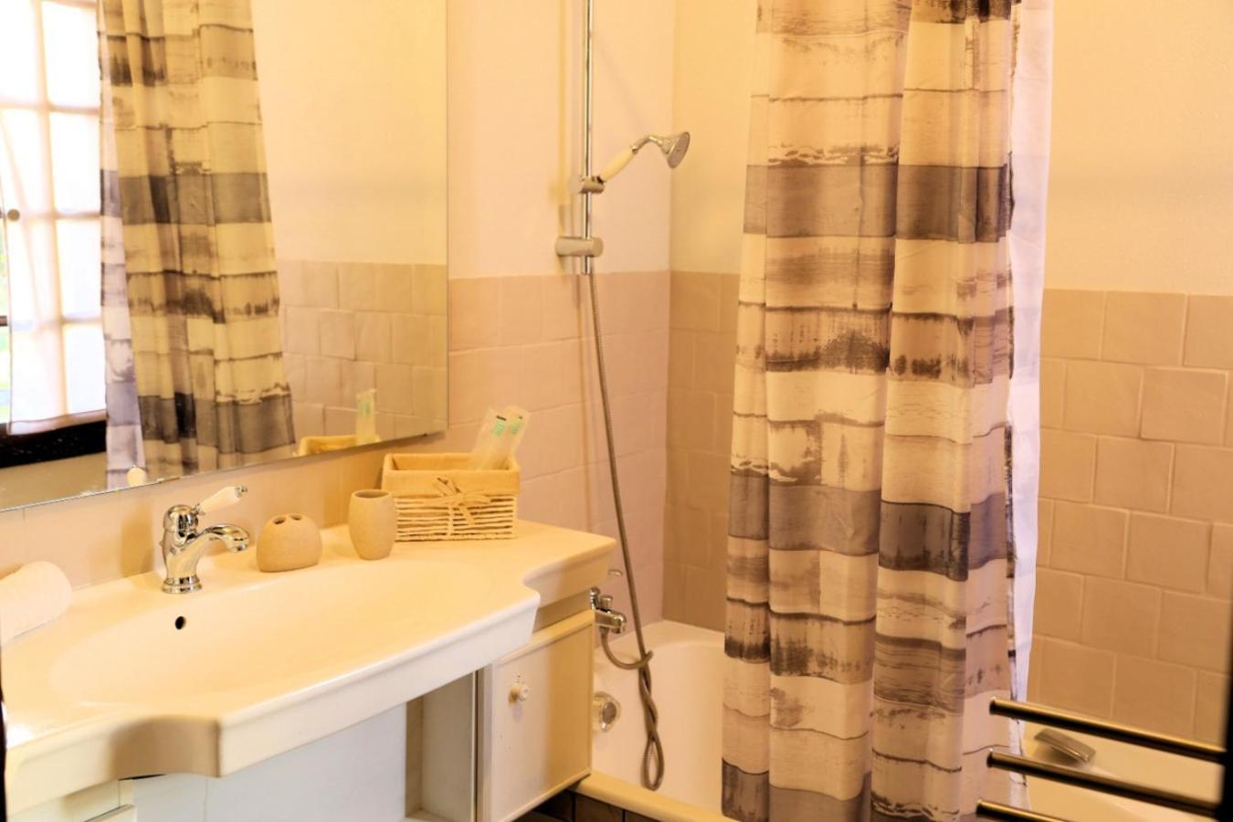 Chateau Du Bu Anctoville Habitación foto
